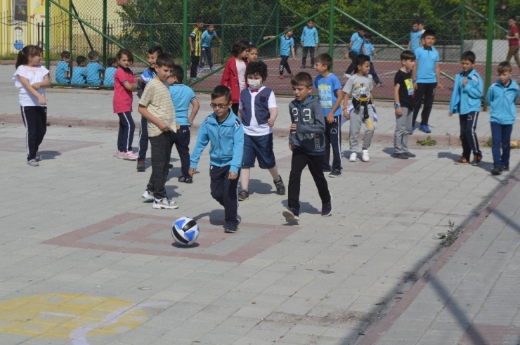 Lösemiyi Yenen Emre, Tavşanlı’ya Teşekkür Etti