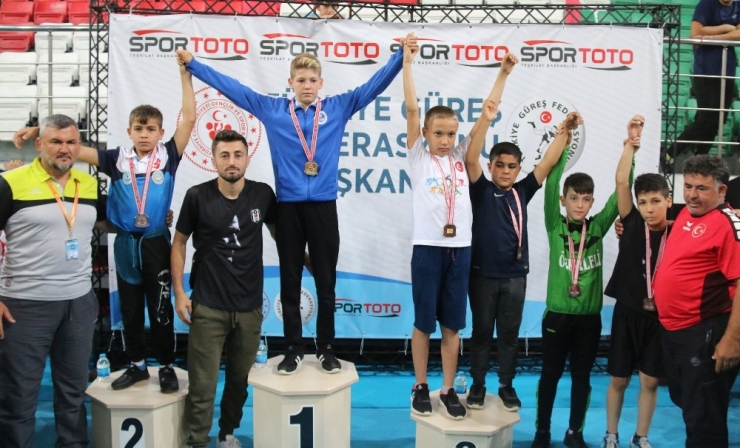 Küçük Minikler Serbest Güreş Şampiyonası Sona Erdi