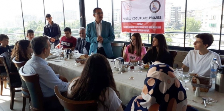 Alaşehirli Engelli Öğrencilere Su Altı Fotoğrafçılığı Eğitimi