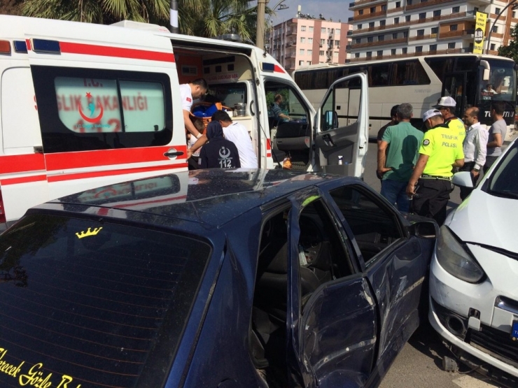 Turgutlu’da Trafik Kazası: 3 Yaralı