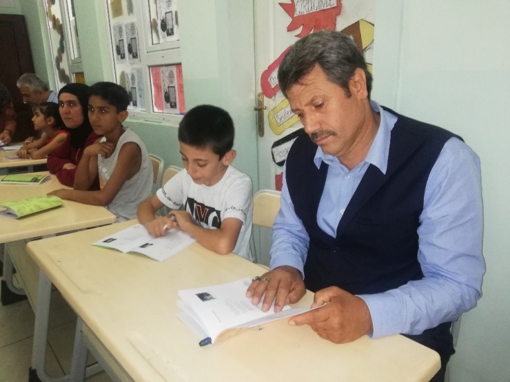 Mardin’de Öğrenci, Öğretmen Ve Veliler Şiirlerde Buluştu