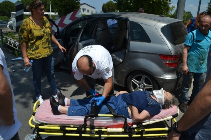 Sollamak İstediği Araca Çarptı: 4 Yaralı