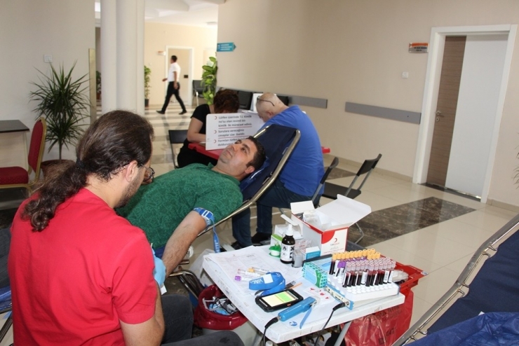 Ödemiş Belediyesi Çalışanlarından Kızılay’a Bağış Desteği