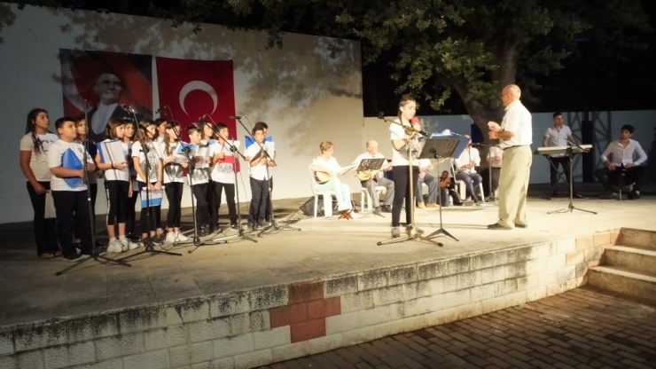 Burhaniye’de Sazlı Sözlü Mezuniyet Coşkusu