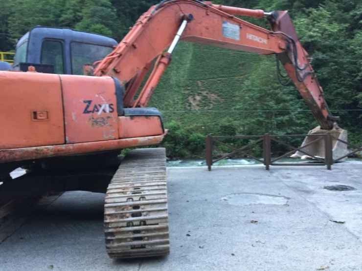 Rize’nin Fırtına Vadisi’ndeki Yıkımlar Devam Ediyor