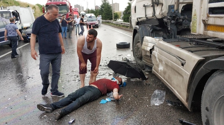 Samsun’da Kamyonet İle Tır Çarpıştı: 3 Yaralı