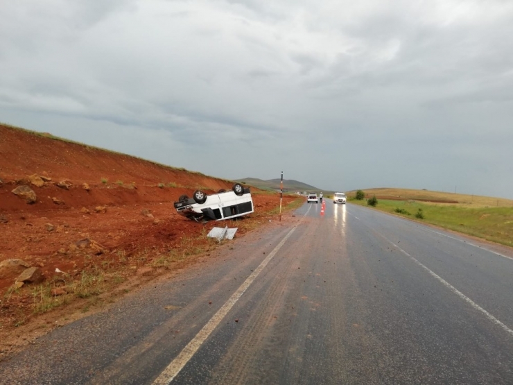 Sivas’ta Minibüs Devrildi: 10 Yaralı