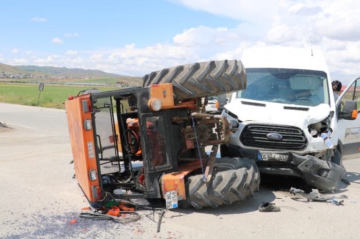 Traktörün Karıştığı Kazada 1 Kişi Yaralandı