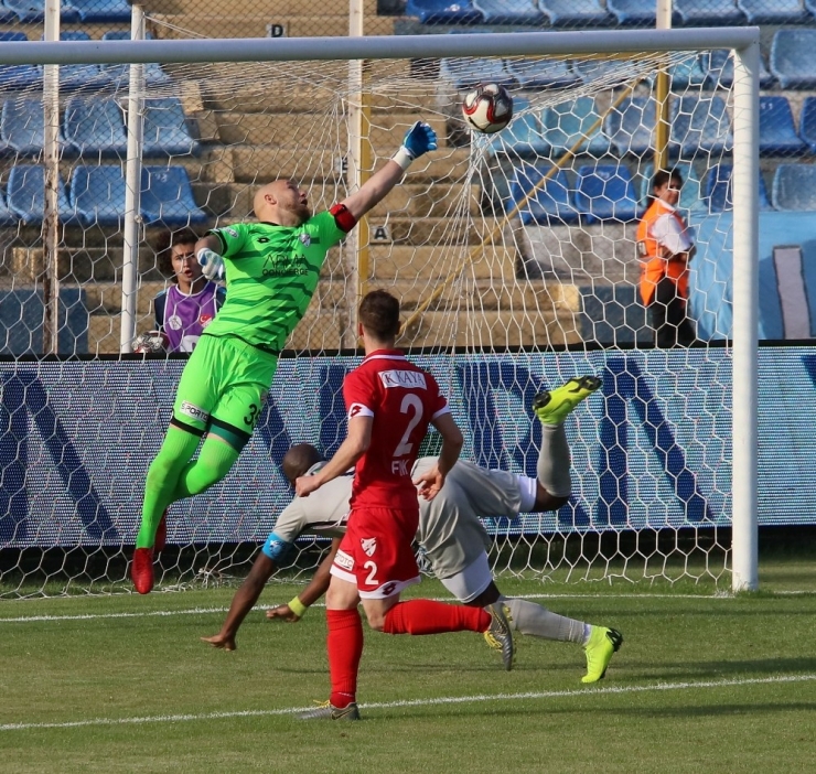Altay Bombaları Patlattı
