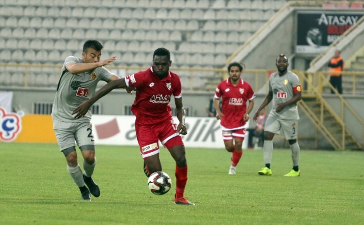 Altay Bombaları Patlattı