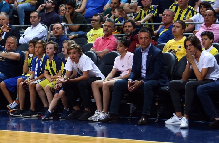 Tahincioğlu Basketbol Süper Ligi: Fenerbahçe Beko: 57 - Anadolu Efes: 74