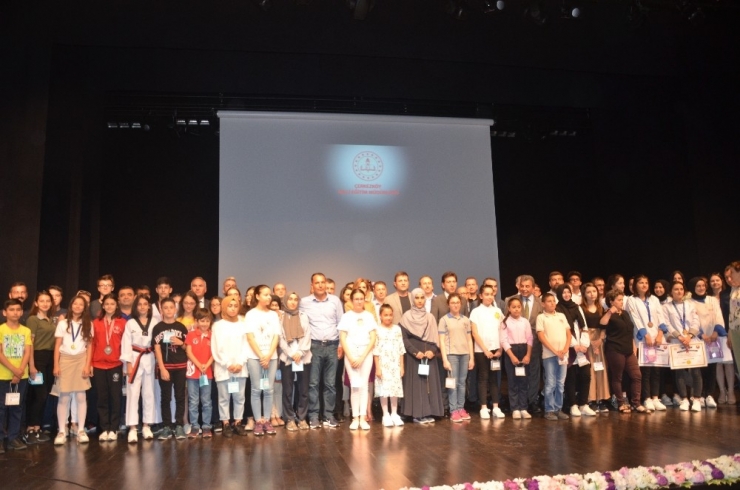 Çerkezköy’ün Yıldızları Ödüllendirildi