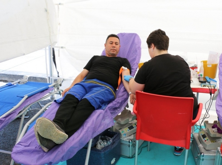 Kök Hücre Ve Kan Bağışı Kampanyası Düzenlediler