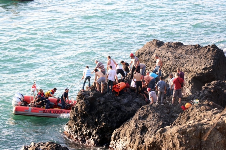 Kayalıklardan Düşen Yaşlı Adam Güçlükle Kurtarıldı