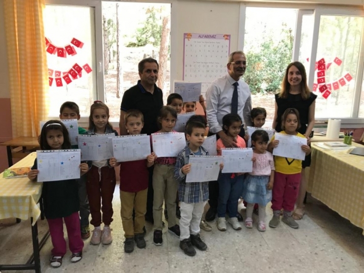 Başkan Bozdoğan, Öğrencilerin Karne Heyecanına Ortak Oldu