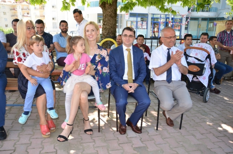 Aksekili Öğrenciler Karnelerini Başrol Oyuncusunun Elinden Aldı