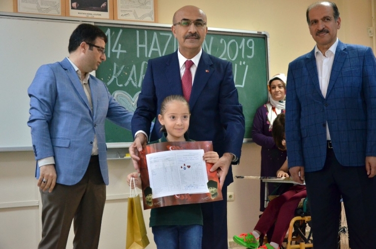 Adana’da 482 Bin Öğrenci Karne Sevinci Yaşadı