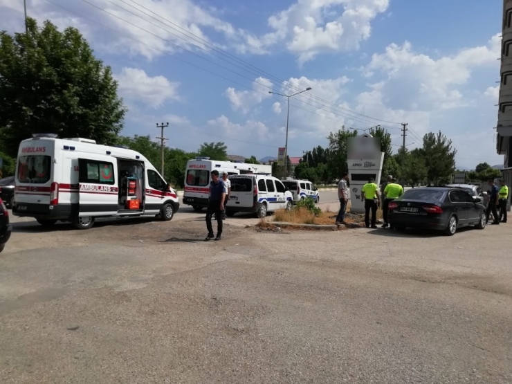 Adıyaman’da İki Otomobil Çarpıştı: 4 Yaralı