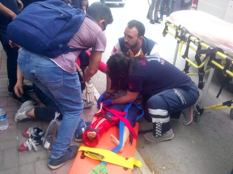 Afyonkarahisar’da İranlı Çocuğa Posta Dağıtım Aracı Çarptı