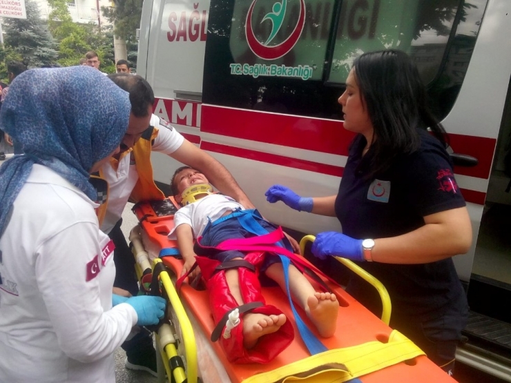 Afyonkarahisar’da İranlı Çocuğa Posta Dağıtım Aracı Çarptı