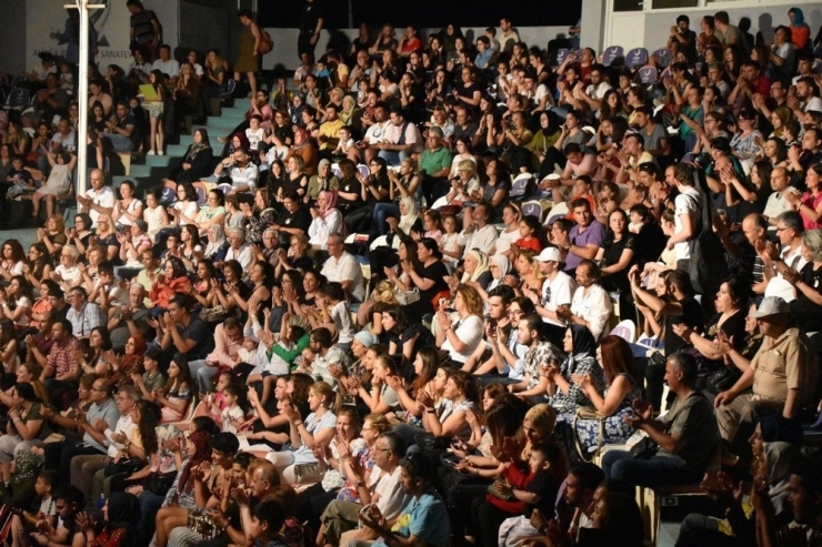 Asev’in Batı Müziği Konserine Yoğun İlgi