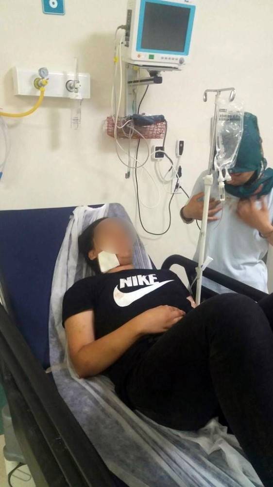 Çenesinden Girip Şah Damarının Yanından Çıktı