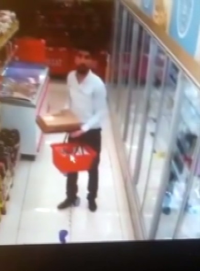 İstanbul’da Aynı Marketi 2 Kez Güpegündüz Soyan Hırsızlar Kamerada