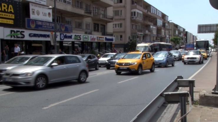 Yolun Karşısına Geçerken Otomobilin Çarptığı Yaya Ağır Yaralandı