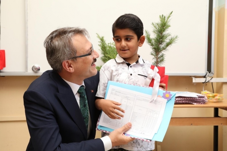 Bingöl’de 58 Bin Öğrenci Karne Heyecanı Yaşadı