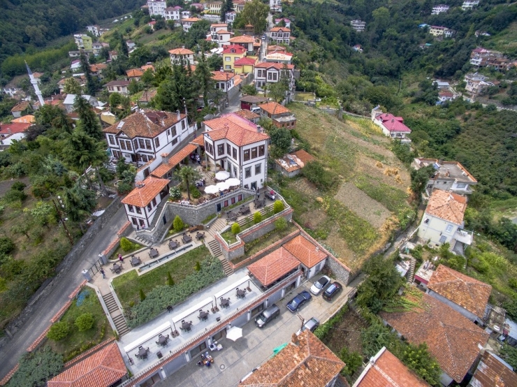 Ekim: "Ortamahalle Türkiye’de Mahalle Ölçeğinde Korunarak Orijinal Dokusu İle Bugünlere Aktarılan Ender Yerlerden"