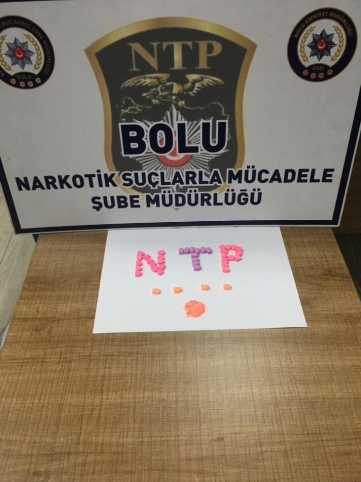 Bolu’da, Uyuşturucu Haplarla Yakalanan Şüpheli Adliyeye Sevk Edildi