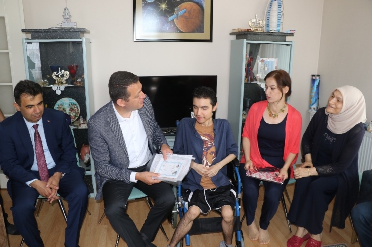 Kas Hastası Abdullah, Evde Eğitim İle Okul Birincisi Olarak Mezun Oldu