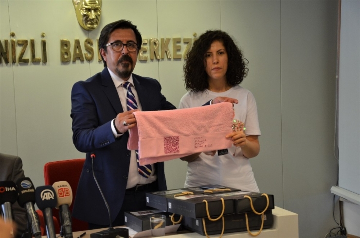 Görme Engelliler İçin Karekod Ve Braille Alfabeli Tekstil Ürünü Ürettiler