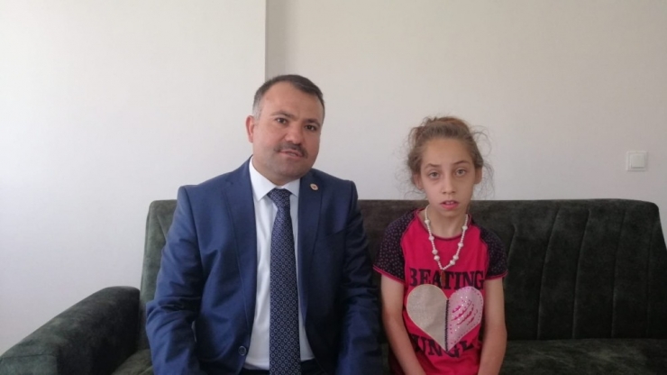 Evde Eğitim Gören Nurhayat’ın Karne Heyecanı