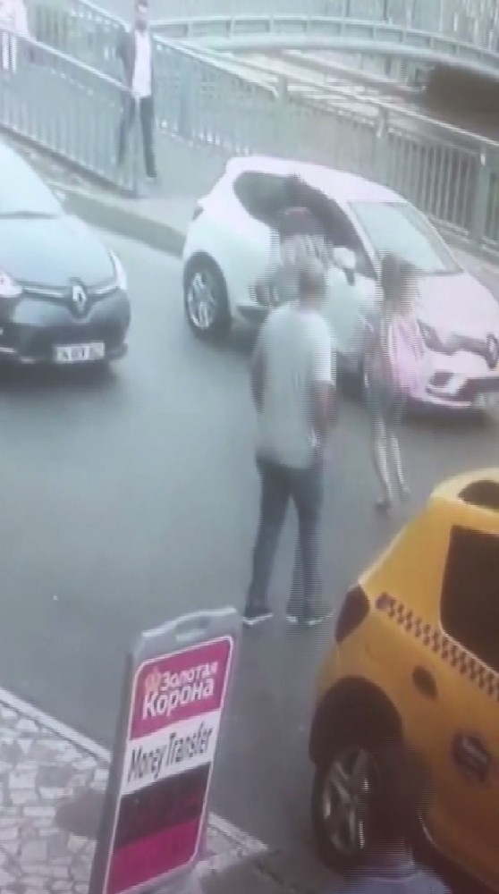 Fatih’te Kapkaç Anı Kamerada