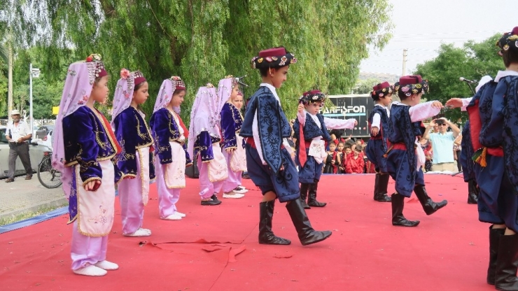 Okul Öncesi Şenliğinde Minikler Göz Doldurdu