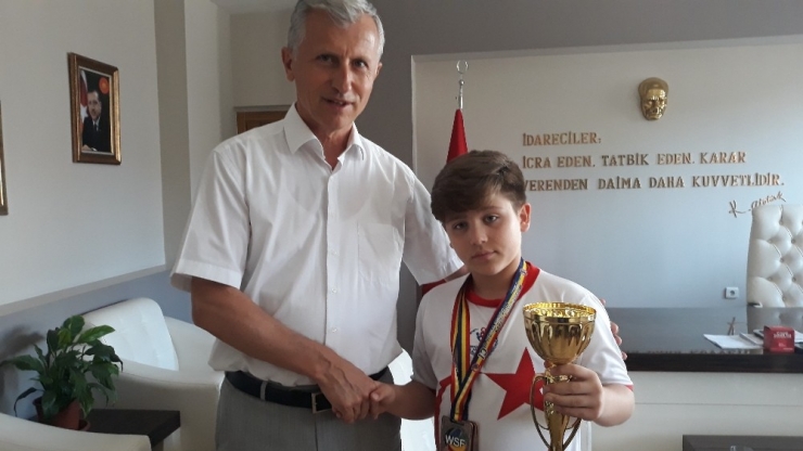 Madalya Avcısı Minik Kaan, İki Madalya Ve 1 Kupa Kazandı