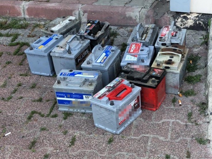 Akü Hırsızlığı Kamerada