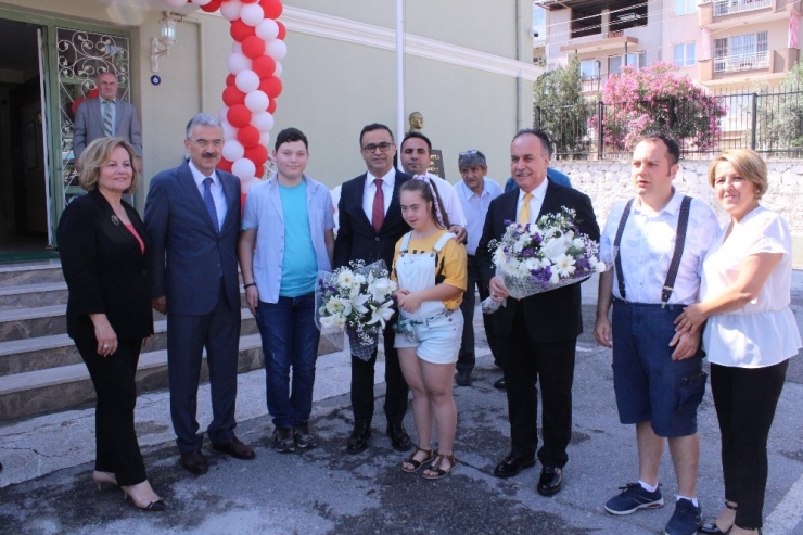 Özel Öğrencilerin Karne Sevinci