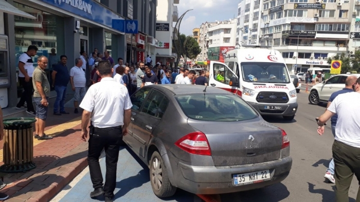 İzmir’de Otomobil Yayaya Çarptı, Kadın Ağır Yaralı