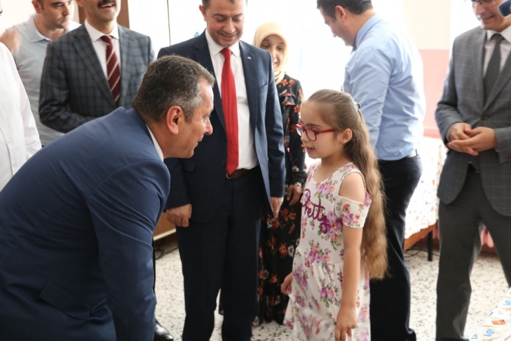 Karne Alırken Konuşamayınca Gözyaşlarını Tutamadı