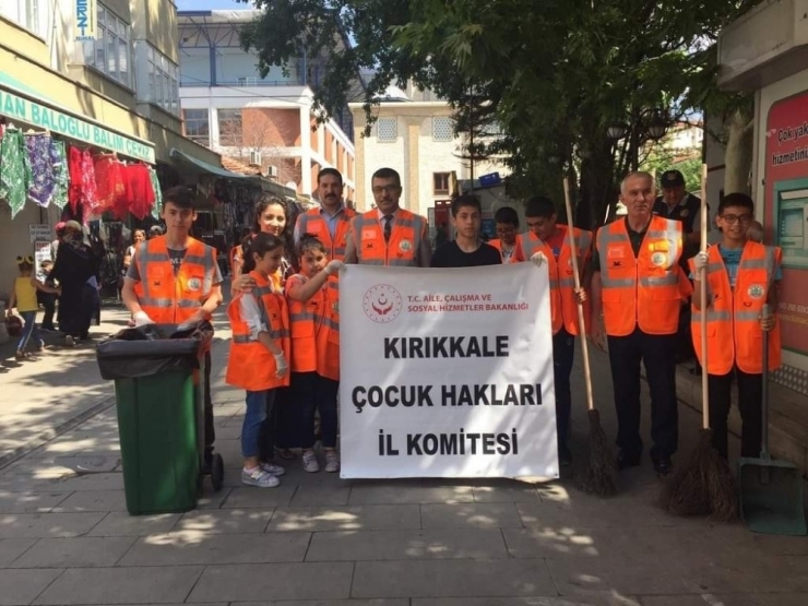Yaz Tatiline Girerken Temizlik Yaptılar