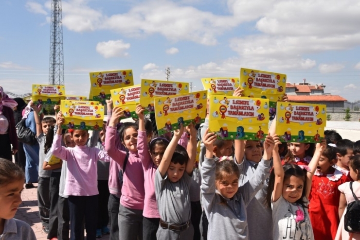 Konya’daki Okullarda Karne Heyecanı