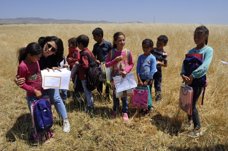 Köy Çocuklarına En Güzel Karne Hediyesi