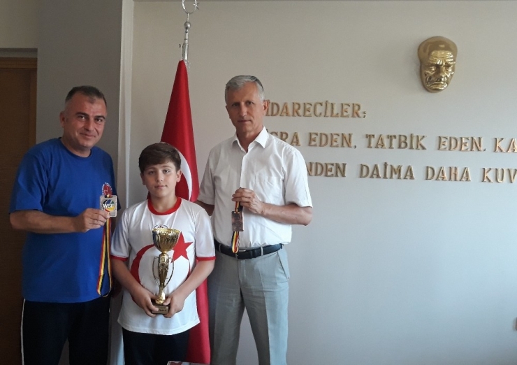 Madalya Avcısı Minik Kaan, İki Madalya Ve 1 Kupa Kazandı