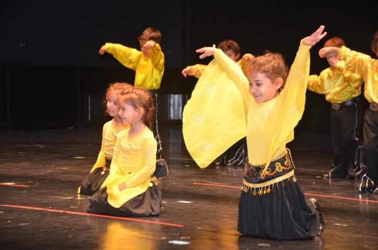 Minik Öğrencilerin Gösterisi Göz Kamaştırdı