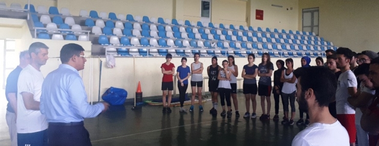 Başkan Özcan’dan Gençlere Destek