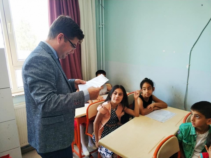 Nurdağı’nda 9 Bin 250 Öğrenci Karne Aldı.