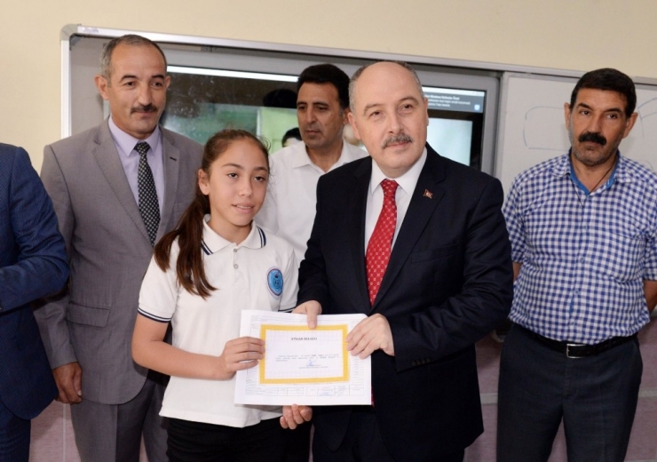 Osmaniye’de 133 Bin 252 Öğrenci Karne Heyecanı Yaşadı