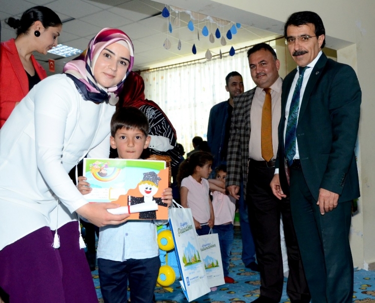 Miniklerin İlk Karne Heyecanı